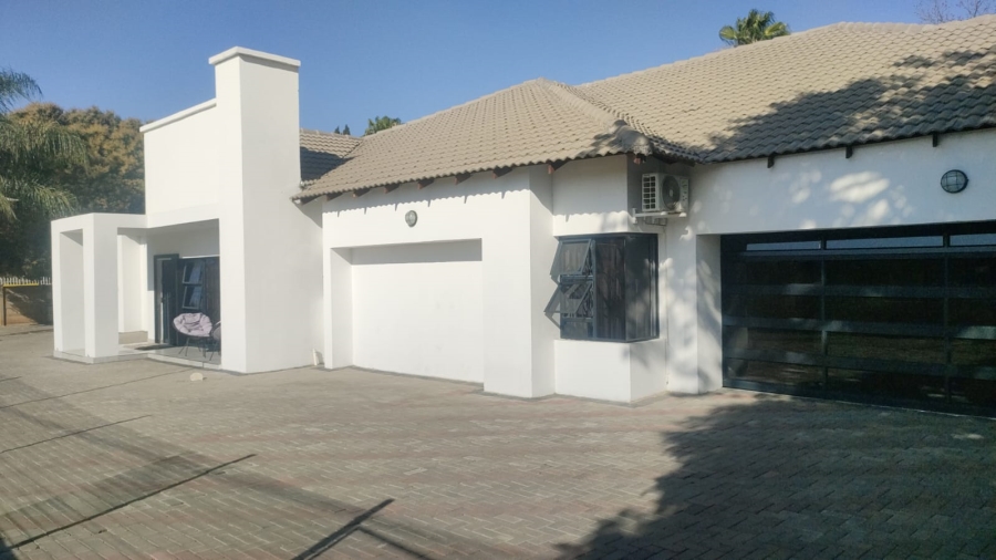 4 Bedroom Property for Sale in Oos Einde North West